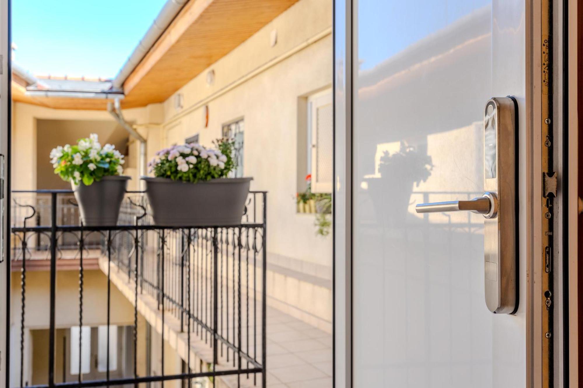 Cozy Flat In The Heart Of Buda Budapest Ngoại thất bức ảnh