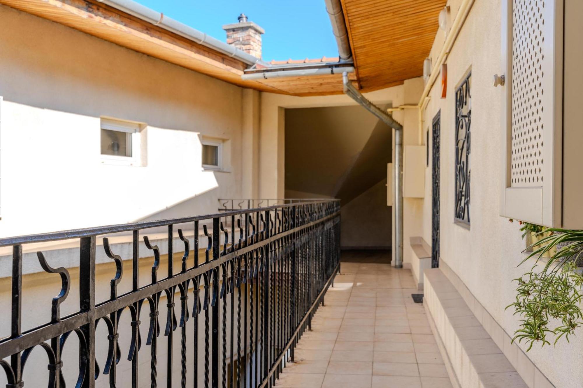 Cozy Flat In The Heart Of Buda Budapest Ngoại thất bức ảnh